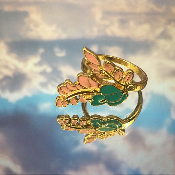 Golden metal ring - Picture 2 of 3